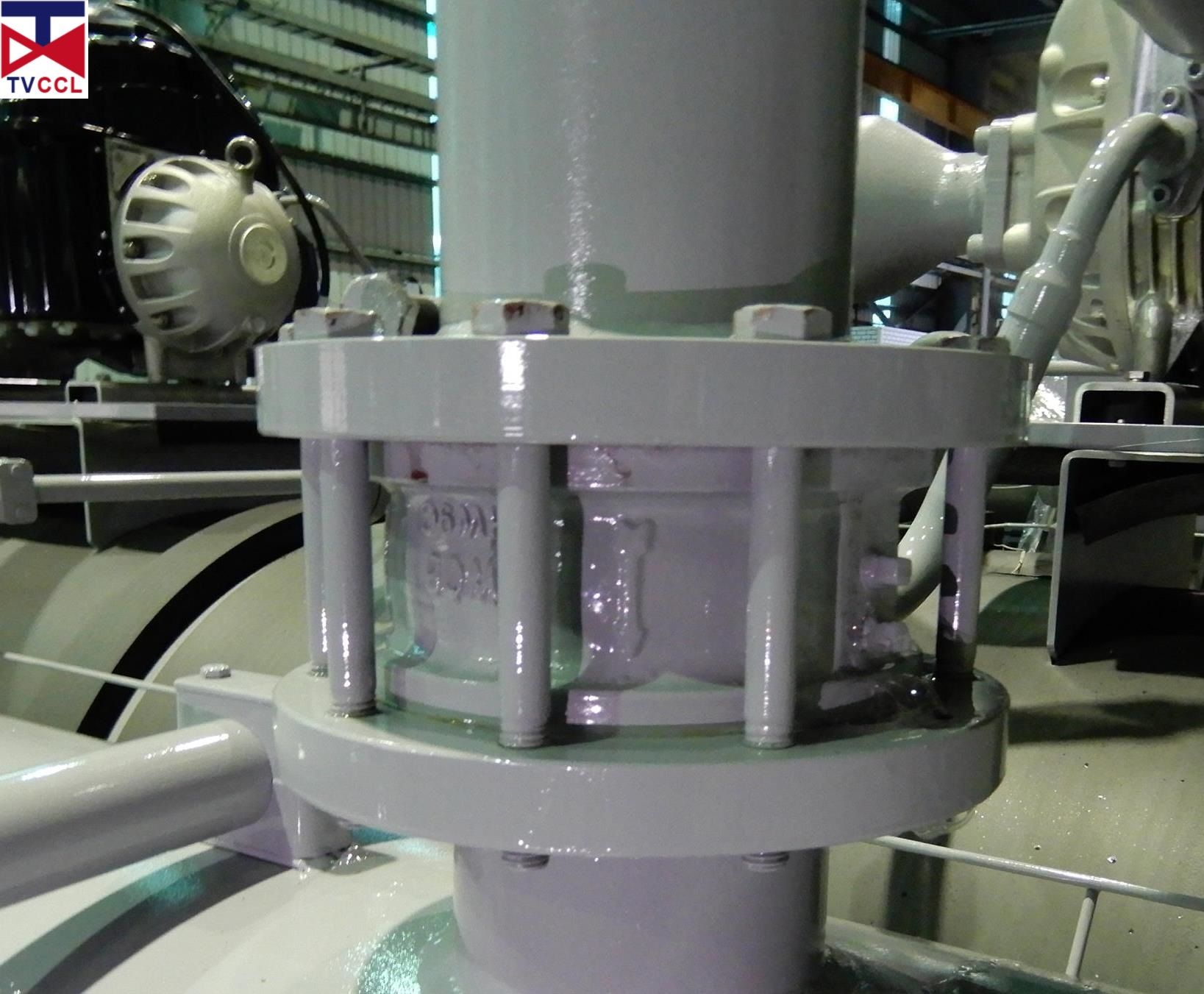 instalación de válvula de retención de placas duales en tubería